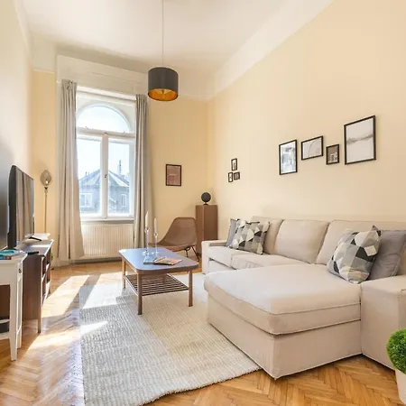 Center Dream 2br/2bath *
