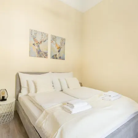 Apartment Center Dream 2br/2bath Budapest
