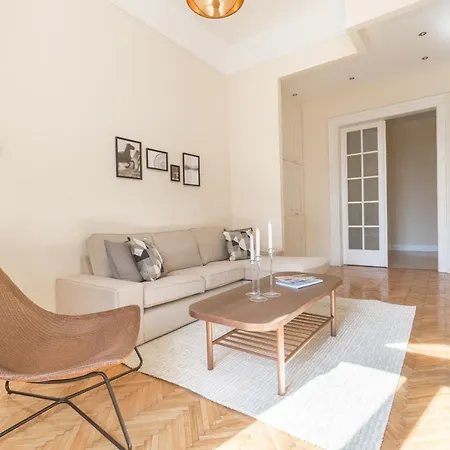 Center Dream 2br/2bath Apartment *