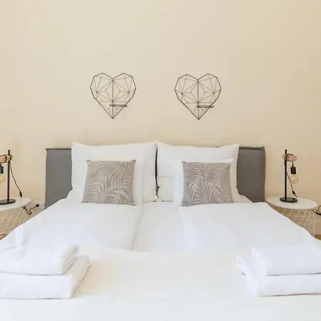Center Dream 2br/2bath * Budapest