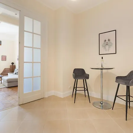 Center Dream 2br/2bath Apartment Budapest