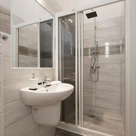 Apartment Center Dream 2br/2bath Budapest